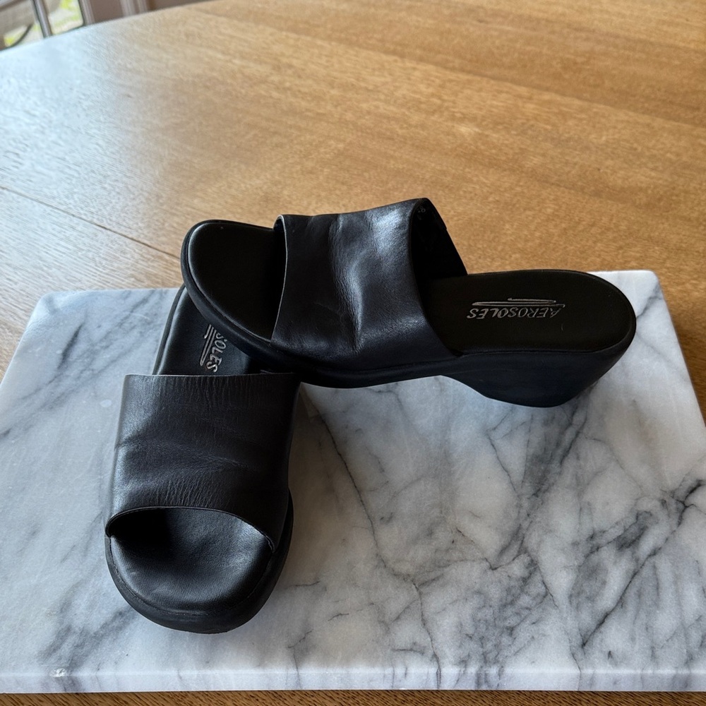 AEROSOLES Women's Classic Black Leather Mules